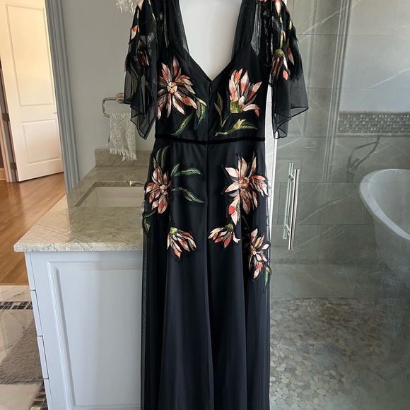 SOLD Marchesa Notte V-Neck Half-Sleeve Floral Embroidered Tulle A-Line Gown - Picture 11 of 12